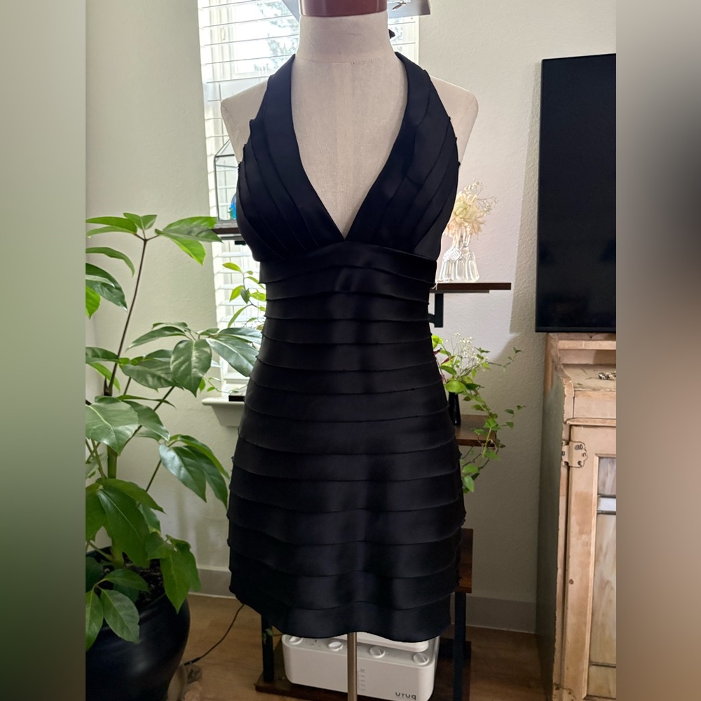 BCBGMaxAzria Black Tiered Satin Unique Backless Dress V-Neck Halter EUC SZ4